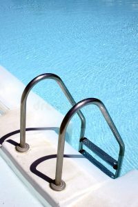 راهنمای خرید تجهیزات ساخت استخر خانگی در تابستان ساخت استخر